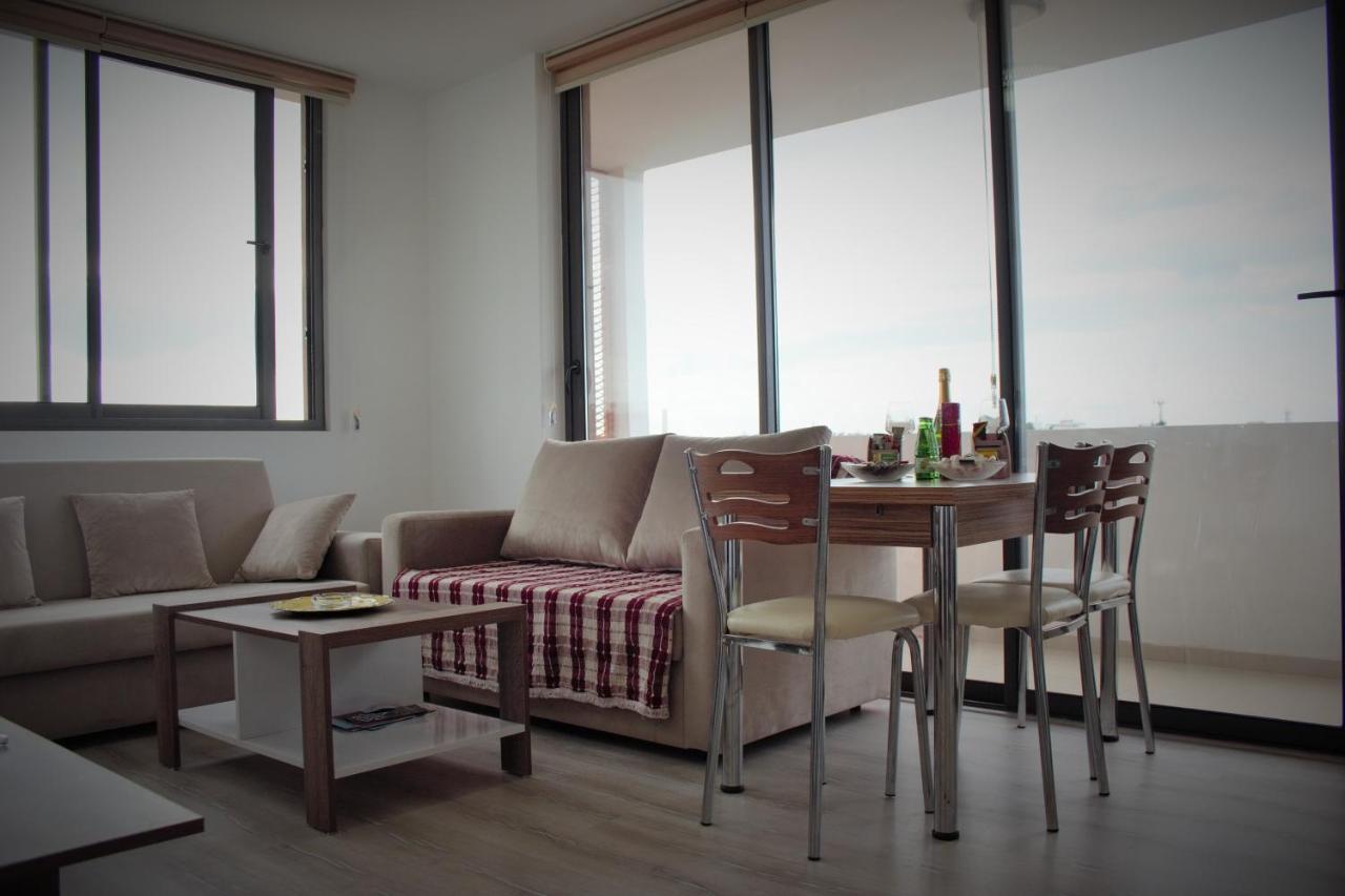 Uptown Holiday App & Pool Daily Rental Contactless Check In & Check Out Famagusta  Esterno foto